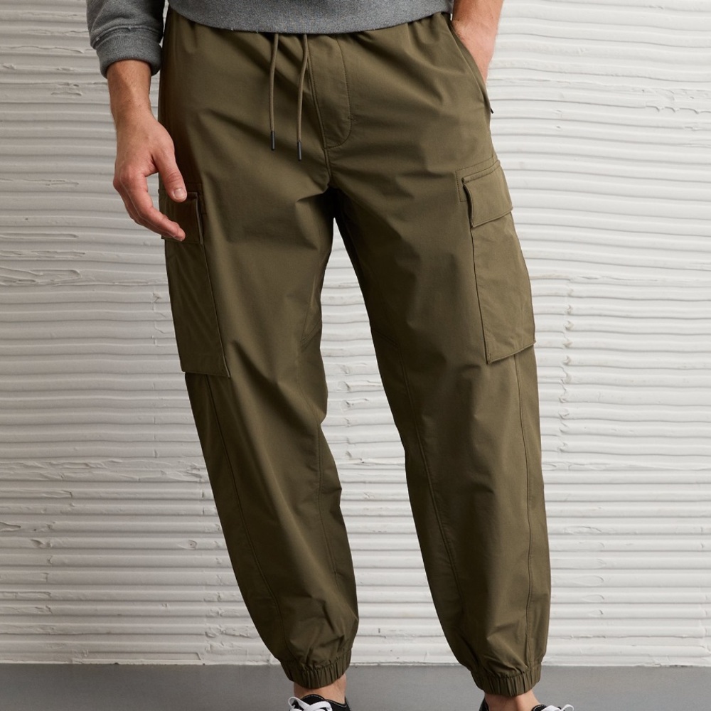American Eagle Outfitters Men's Khaki Cargo Pants
